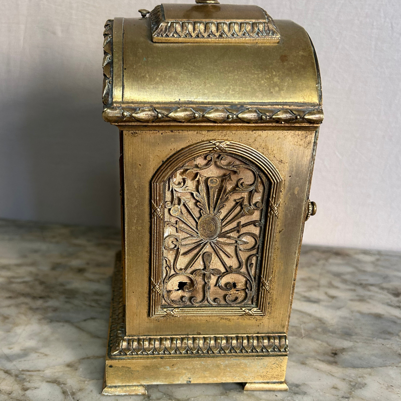 Orologio antico cappuccina in bronzo dorato
