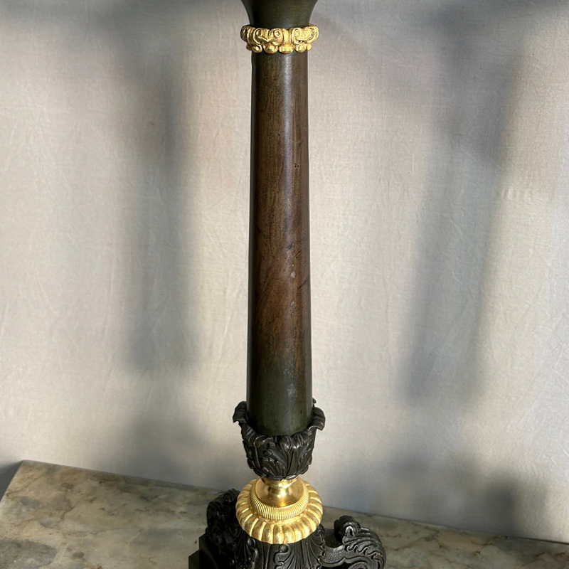 Dettaglio cesello candelieri antichi bronzo dorato 800