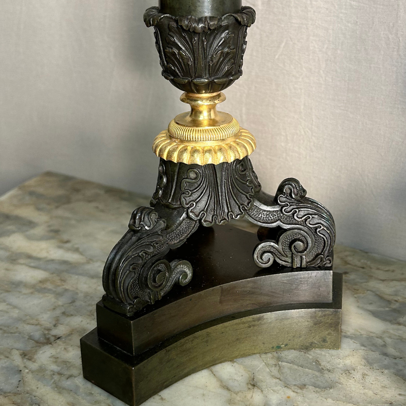 Coppia candelieri antichi bronzo patinato e dorato primi Ottocento