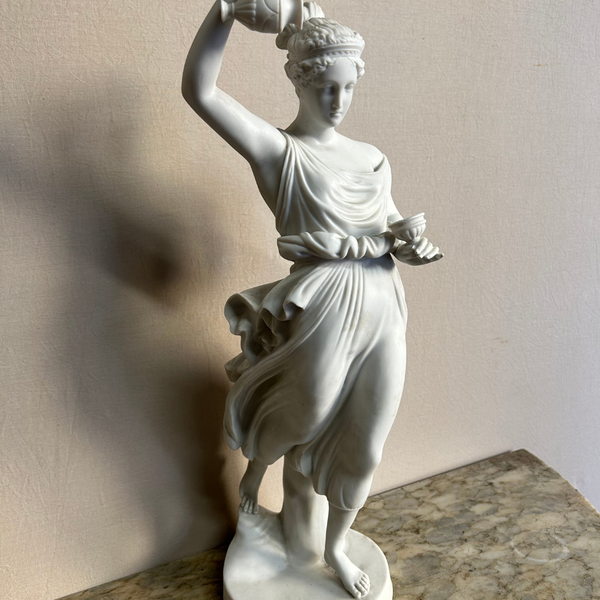 Statua in biscuit raffigurante Ebe figlia di Zeus
