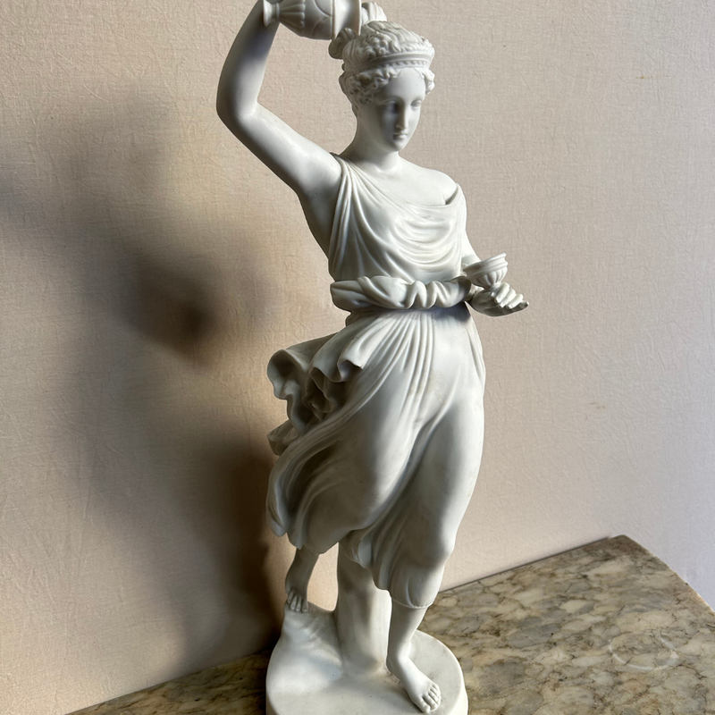 Statua in biscuit raffigurante Ebe figlia di Zeus