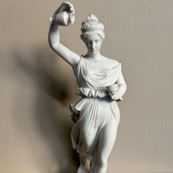Scultura neoclassica in biscuit ispirata a Ebe